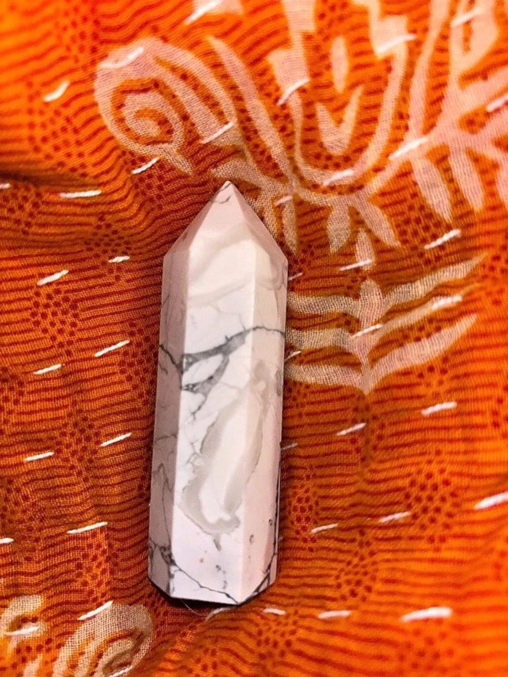 White Howlite Marbled Crystal Point - Picture 2 of 4